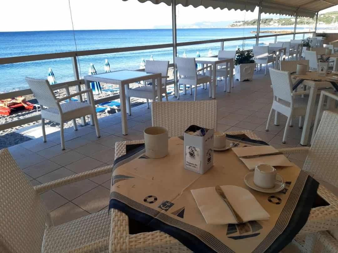 ואראצה Hotel Savoy מראה חיצוני תמונה