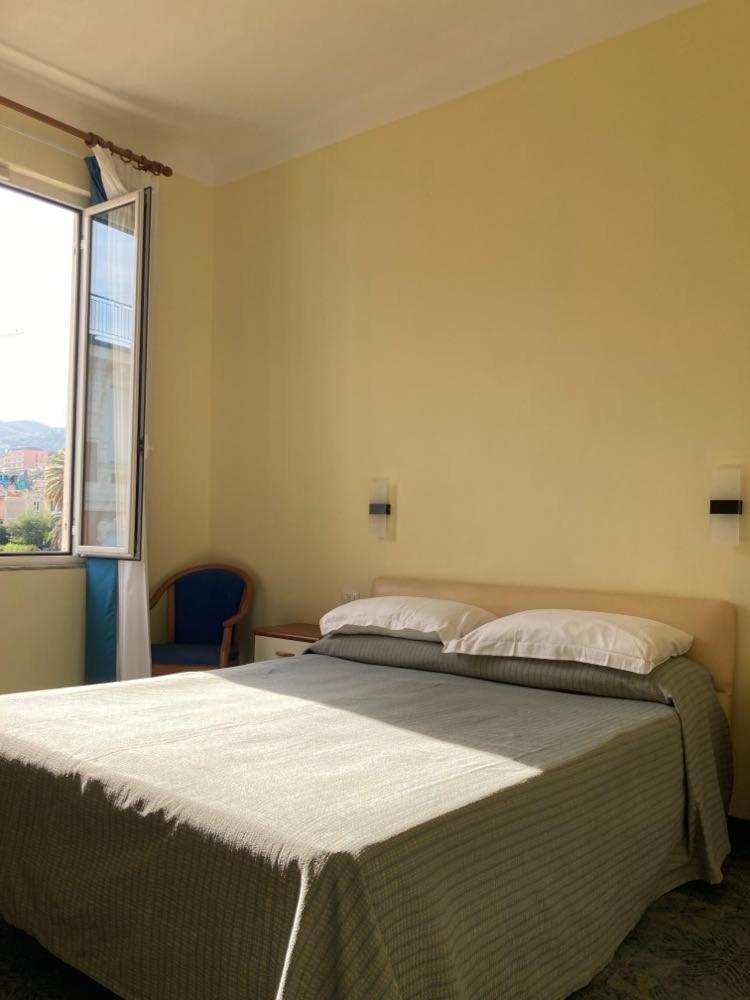 ואראצה Hotel Savoy מראה חיצוני תמונה